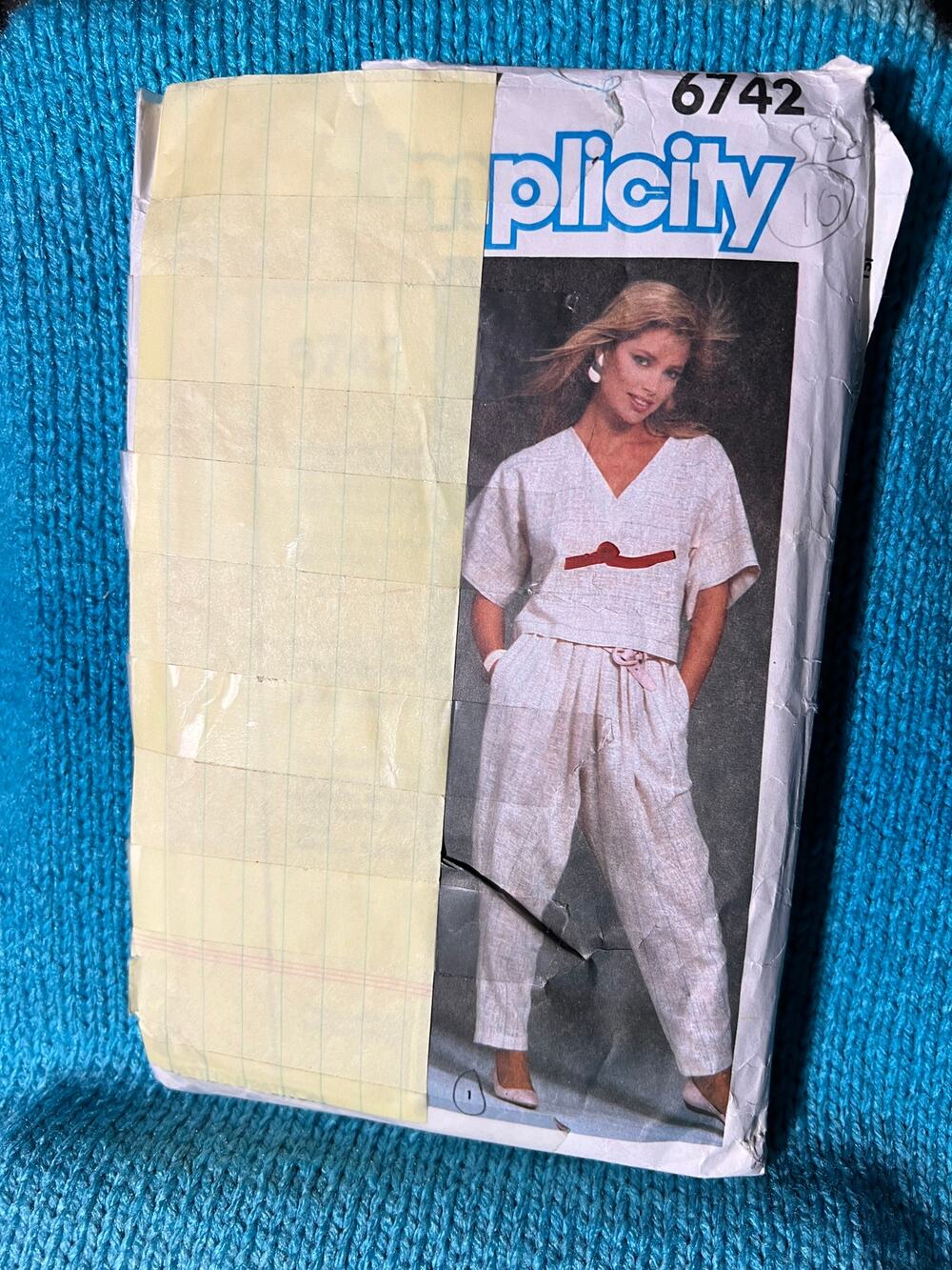 Simplicity 6742 pattern top tapered leg pant swing skirt 1980s size 10
